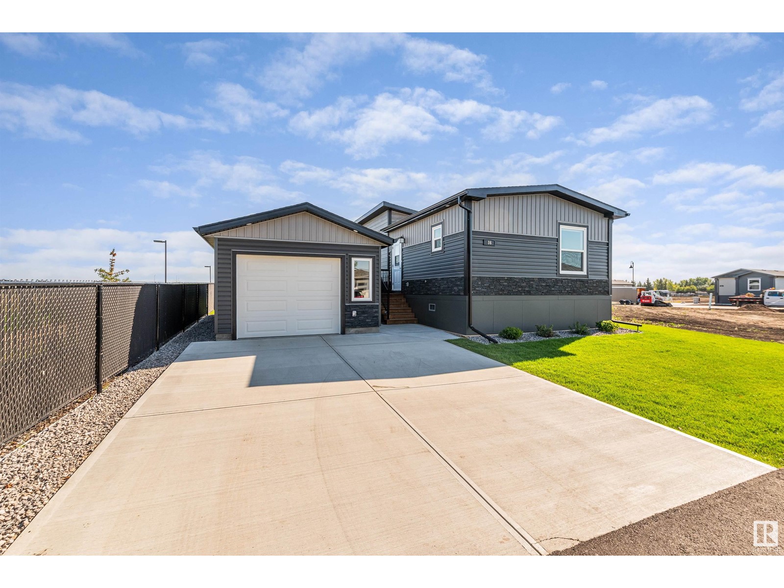 Photo 24 of 86 Meadowview Rd, Morinville AB