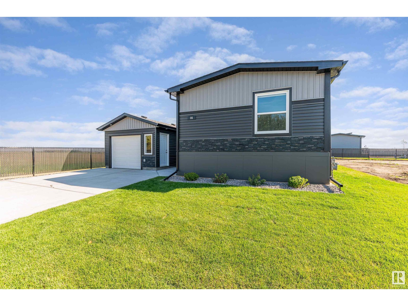 Photo 35 of 86 Meadowview Rd, Morinville AB