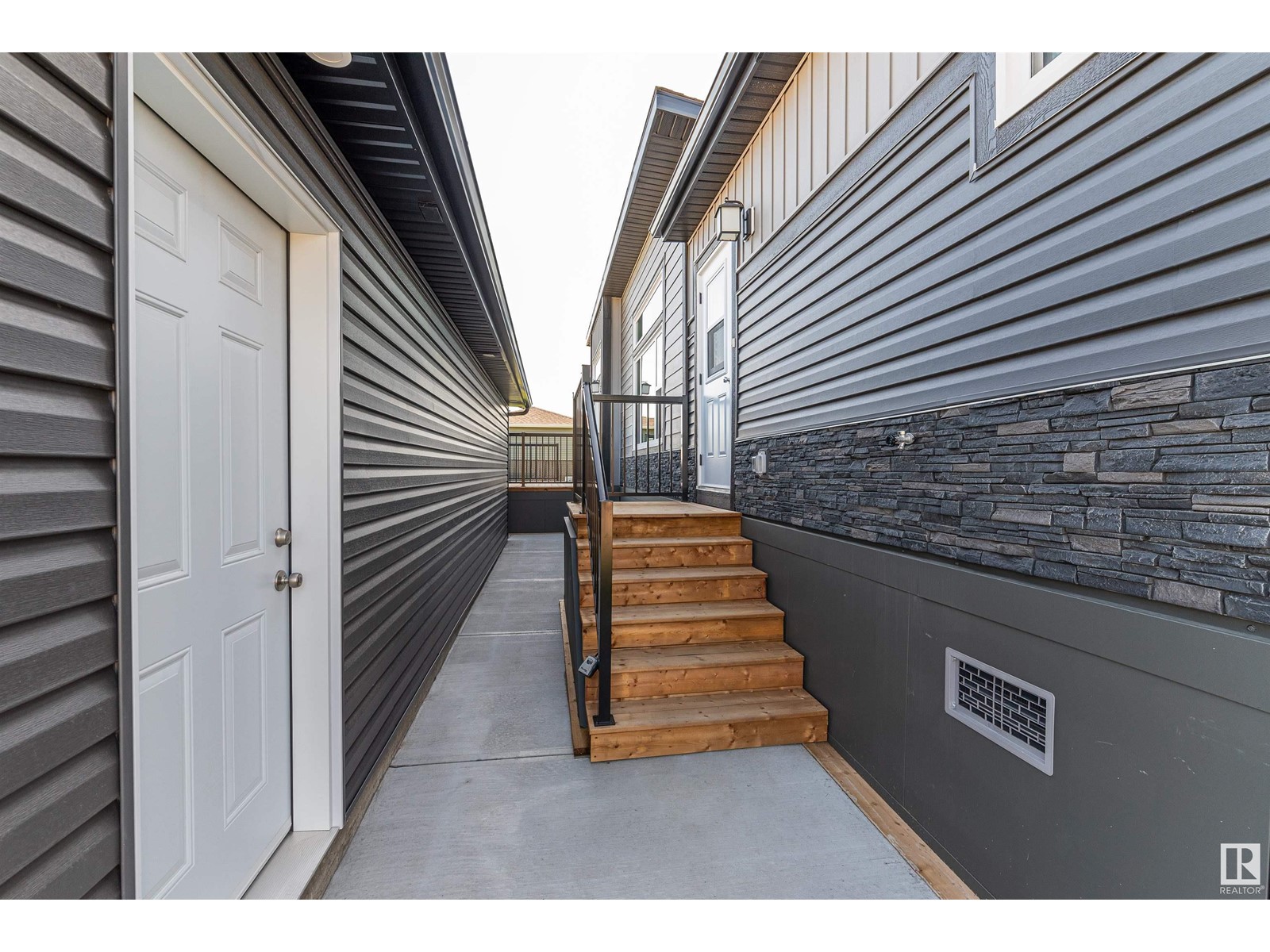 Photo 11 of 86 Meadowview Rd, Morinville AB
