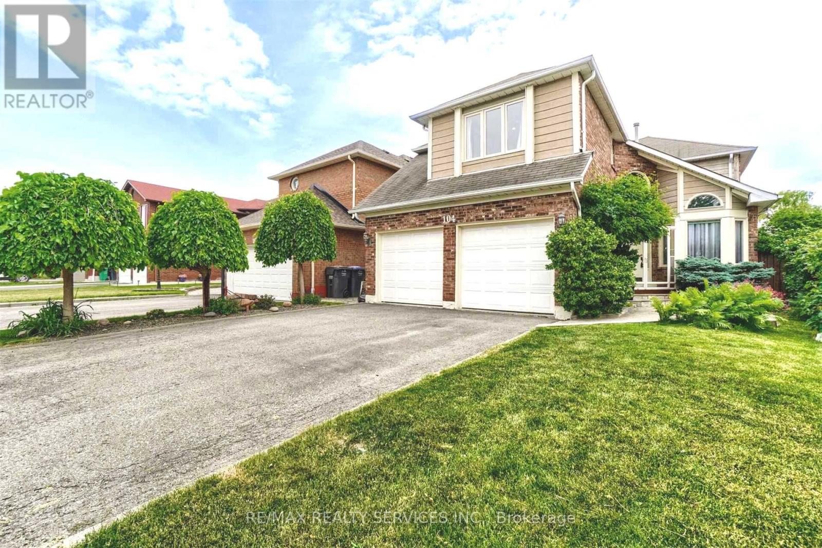 104 LORD SIMCOE DRIVE, Brampton (Westgate), Ontario