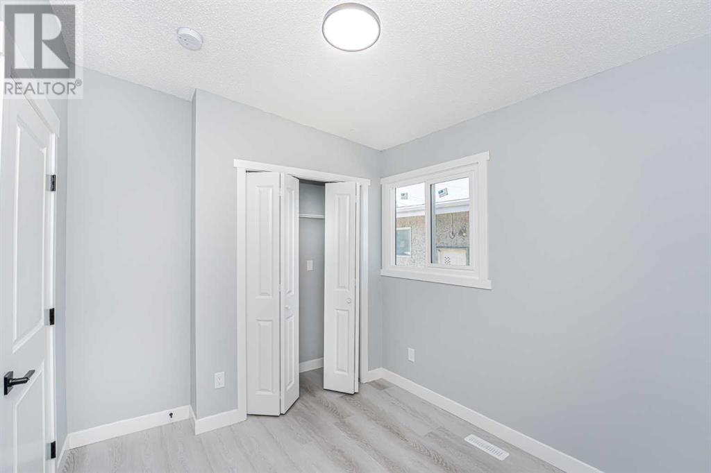 Single Family House Bi-level for Sale in  Centre Street NW Thorncliffe Calgary 