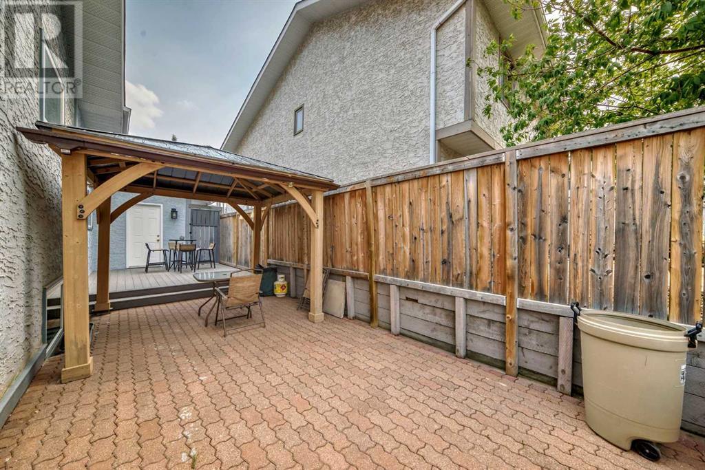 Single Family House 4 Level for Sale in  Sanderling Rise NW Sandstone Valley Calgary 