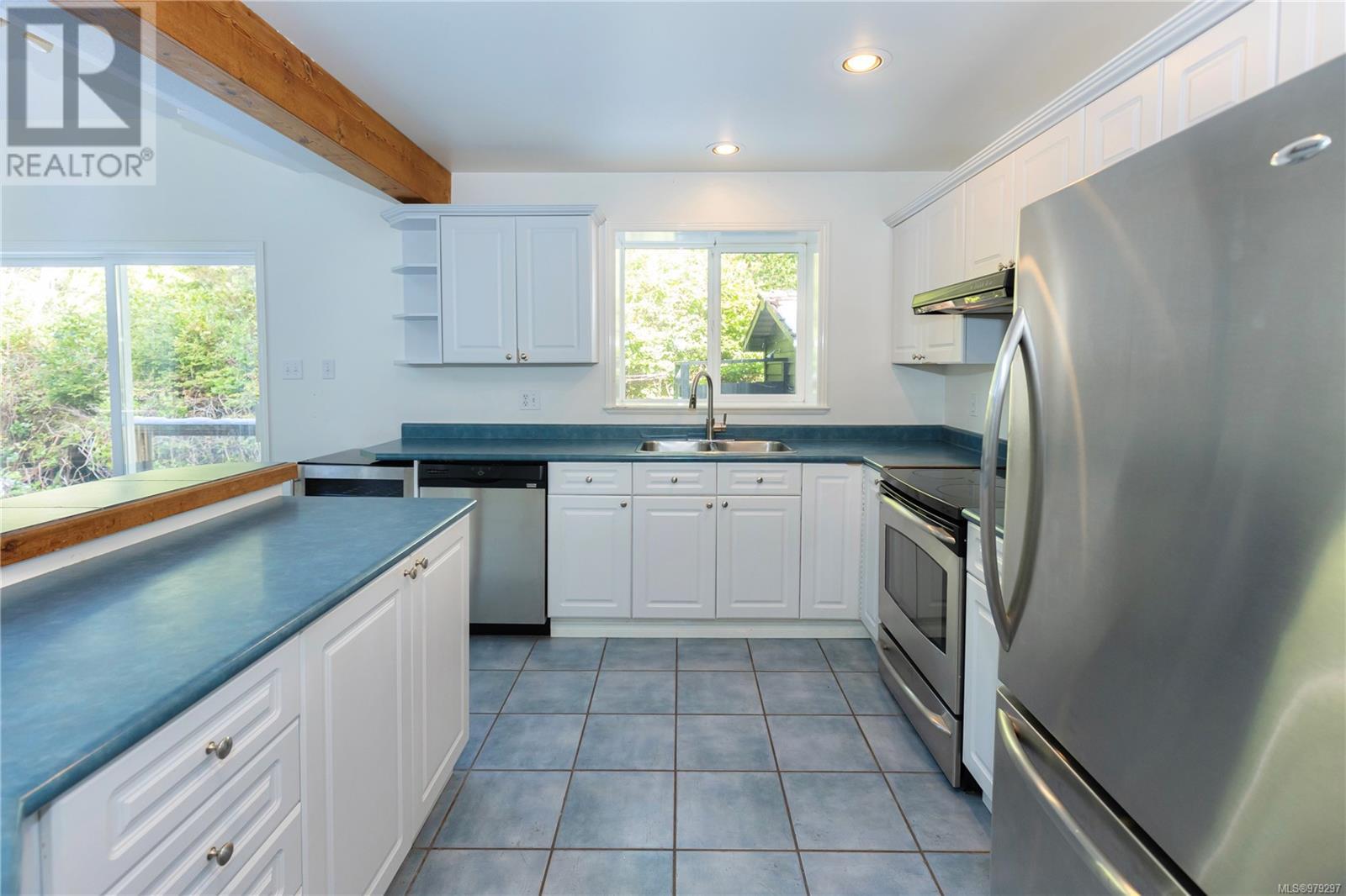 1135 Abraham Dr, Tofino