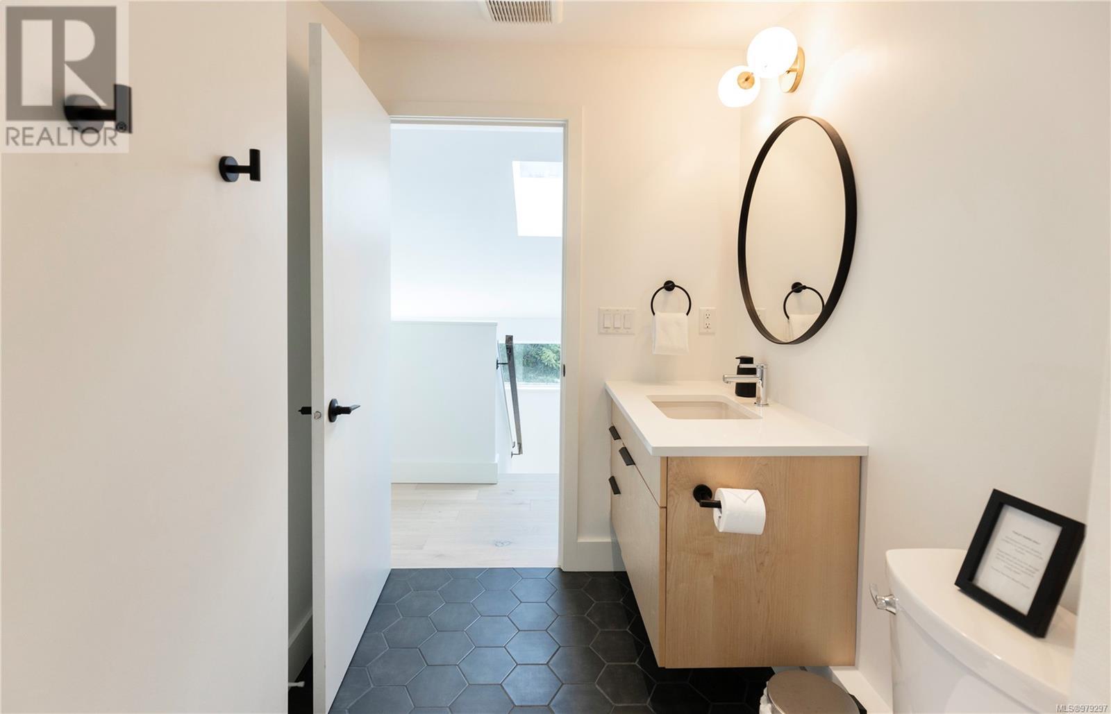 1135 Abraham Dr, Tofino
