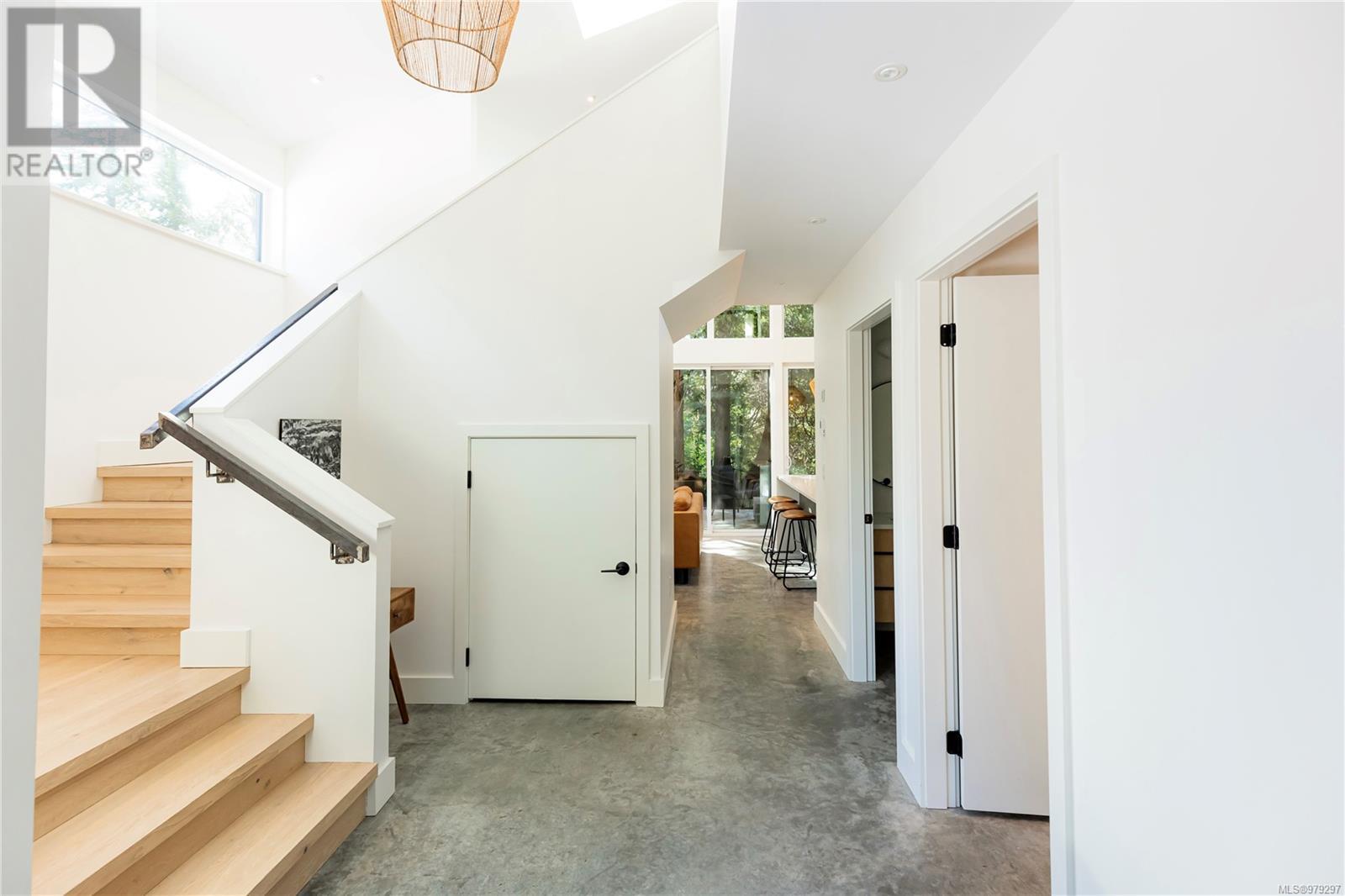 1135 Abraham Dr, Tofino