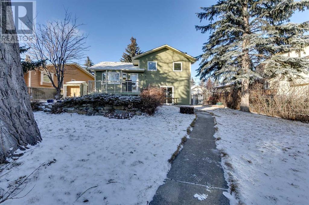 Single Family House 4 Level for Sale in  Sanderling Rise NW Sandstone Valley Calgary 