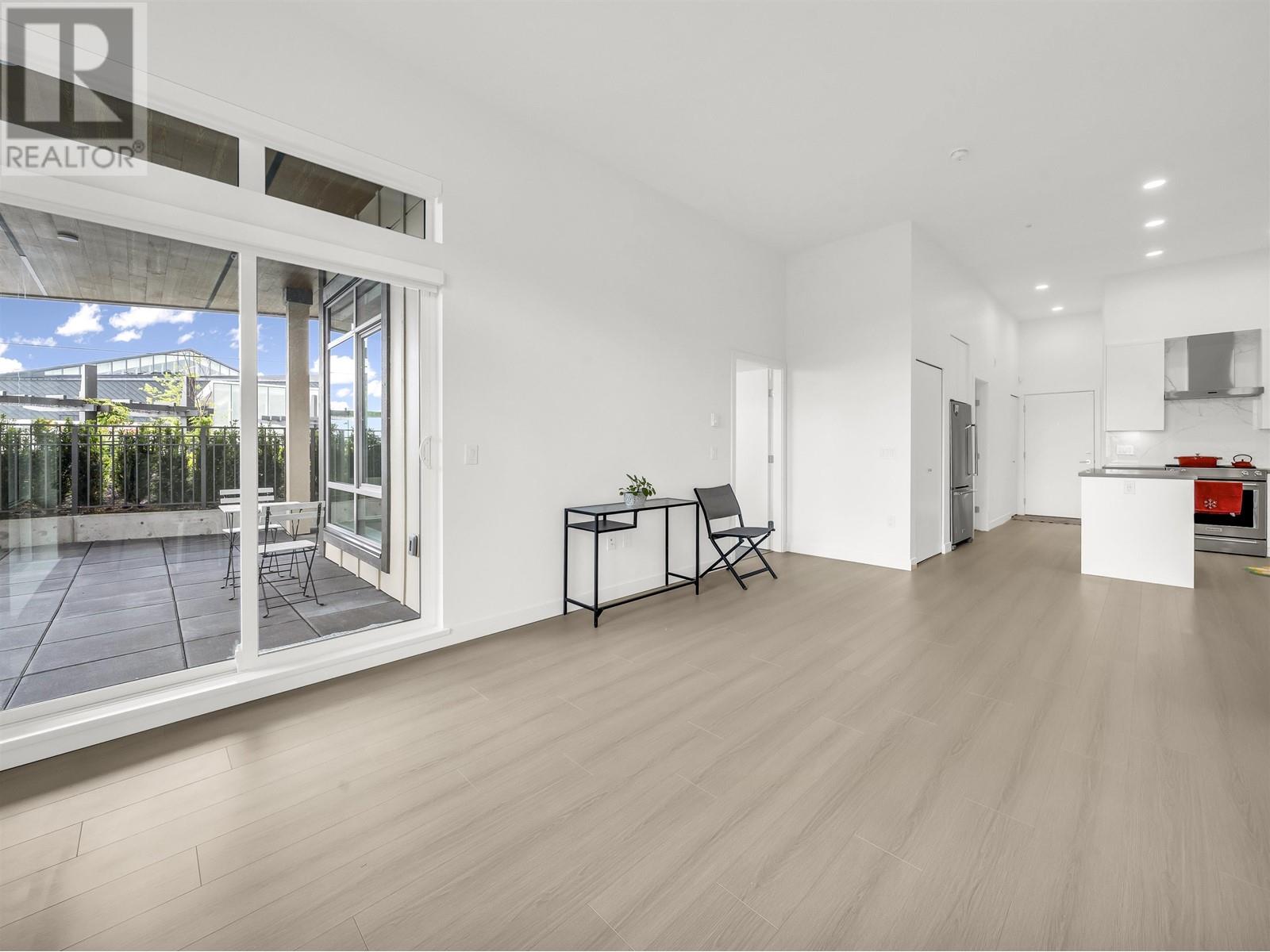 Photo 5 of 104 7123 11 Th Avenue, Burnaby BC