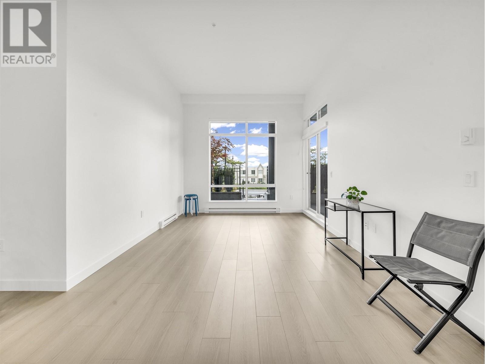 Photo 9 of 104 7123 11 Th Avenue, Burnaby BC