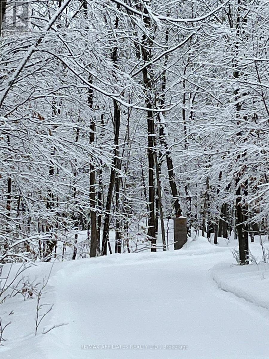 Photo 3 of 19 West Devil Lk Lane E, Frontenac ON