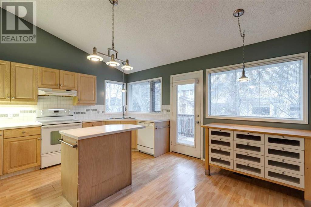 Single Family House for Sale in  Signal Ridge Heights SW Signal Hill Calgary 