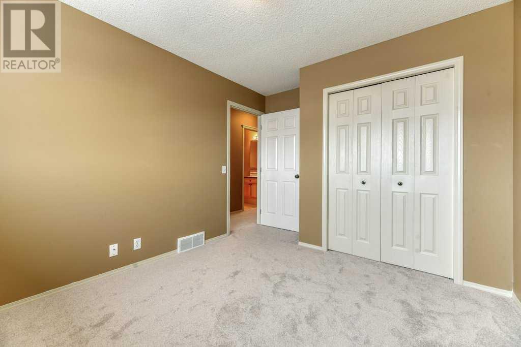 Single Family House for Sale in  TUSCANY RAVINE Road NW Tuscany Calgary 