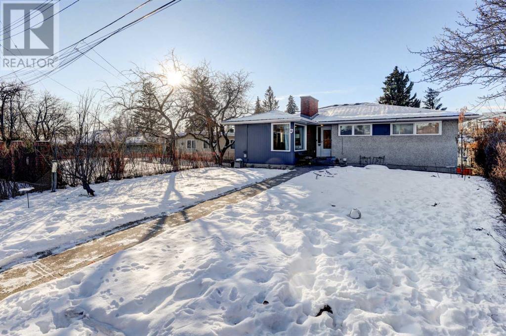 Single Family House Bungalow for Sale in  STANLEY Place SW Parkhill Calgary 