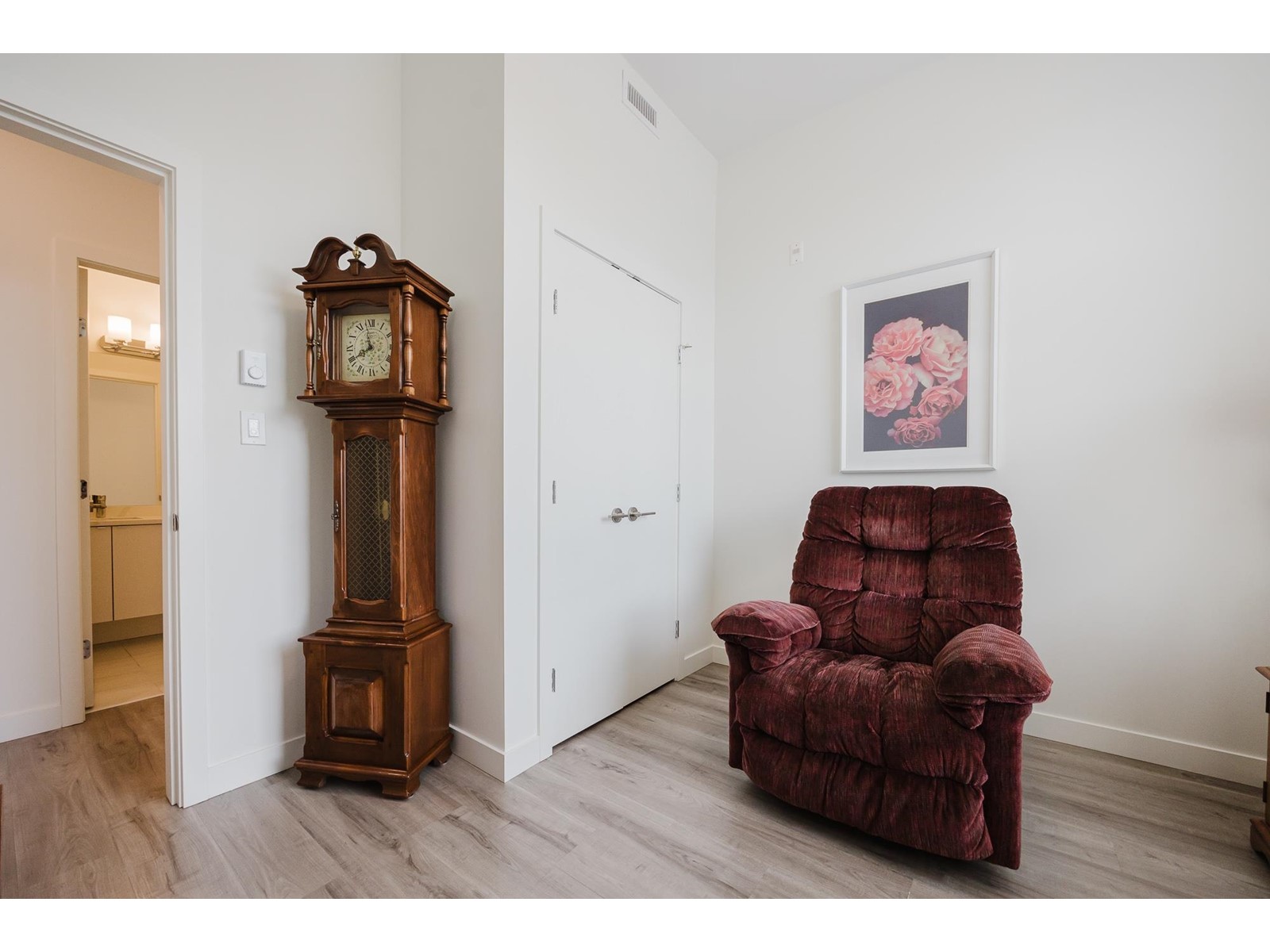 607 2649 JAMES STREET, Abbotsford real estate listing R2957992
