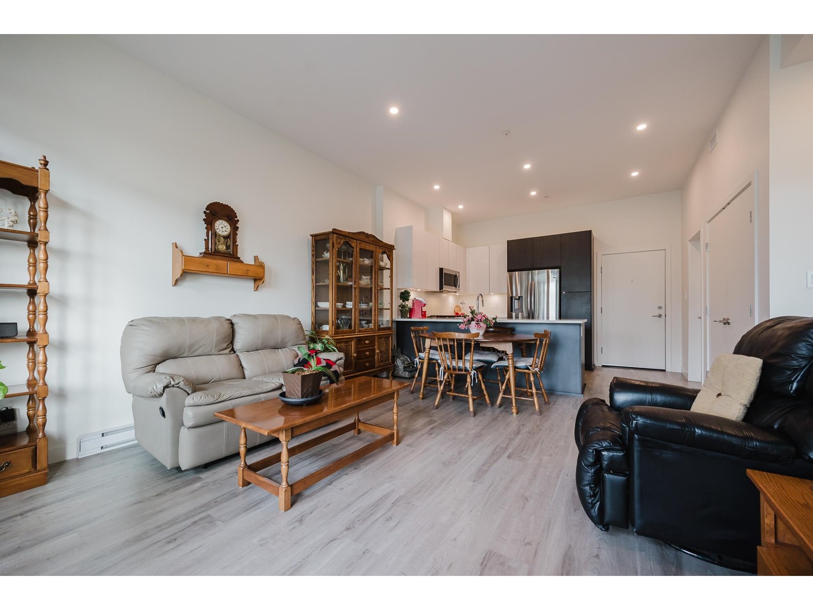 607 2649 JAMES STREET, Abbotsford real estate listing R2957992