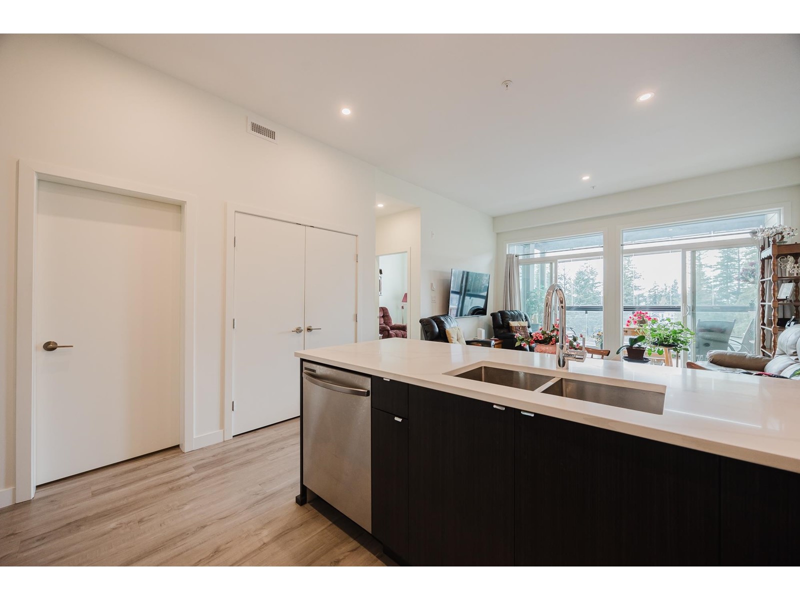 607 2649 JAMES STREET, Abbotsford real estate listing R2957992