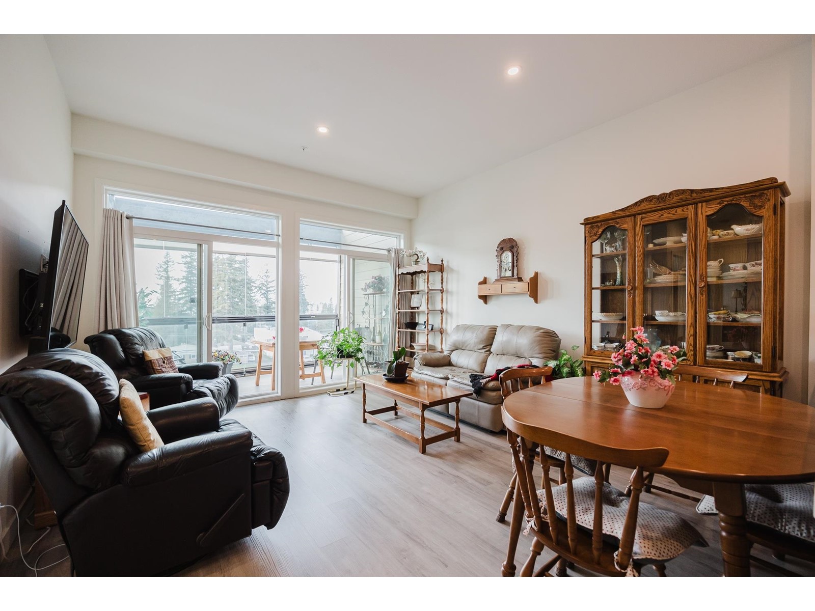 607 2649 JAMES STREET, Abbotsford real estate listing R2957992