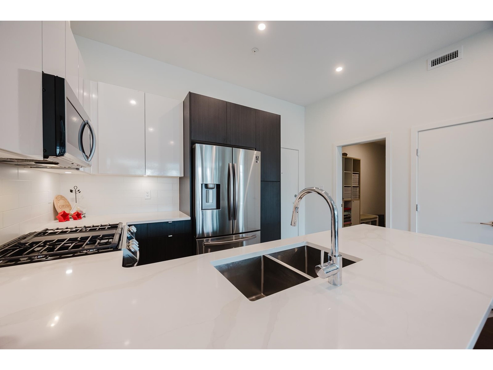 607 2649 JAMES STREET, Abbotsford real estate listing R2957992