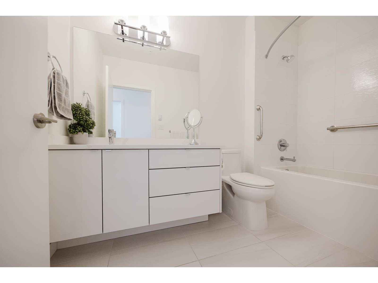 607 2649 JAMES STREET, Abbotsford real estate listing R2957992