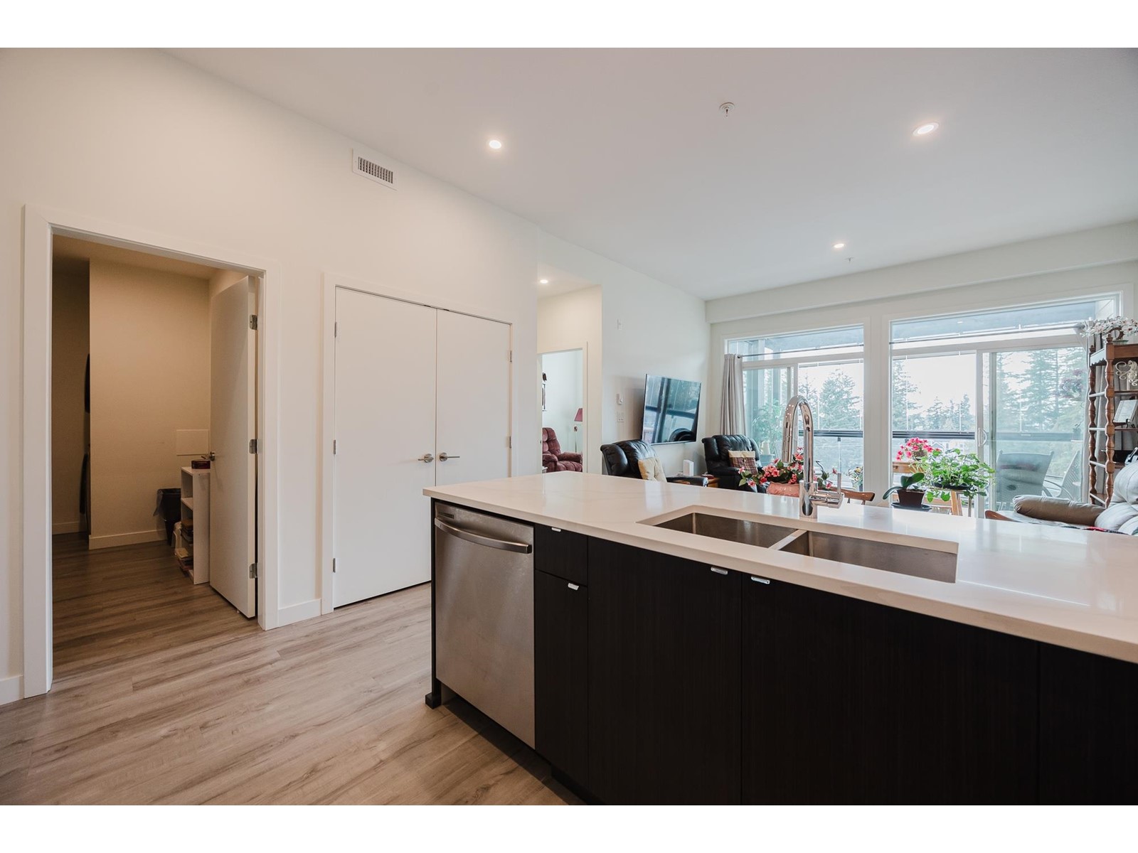 607 2649 JAMES STREET, Abbotsford real estate listing R2957992