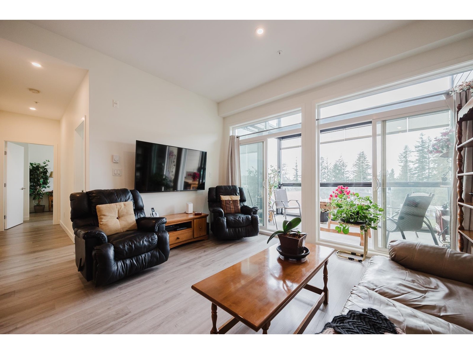 607 2649 JAMES STREET, Abbotsford real estate listing R2957992