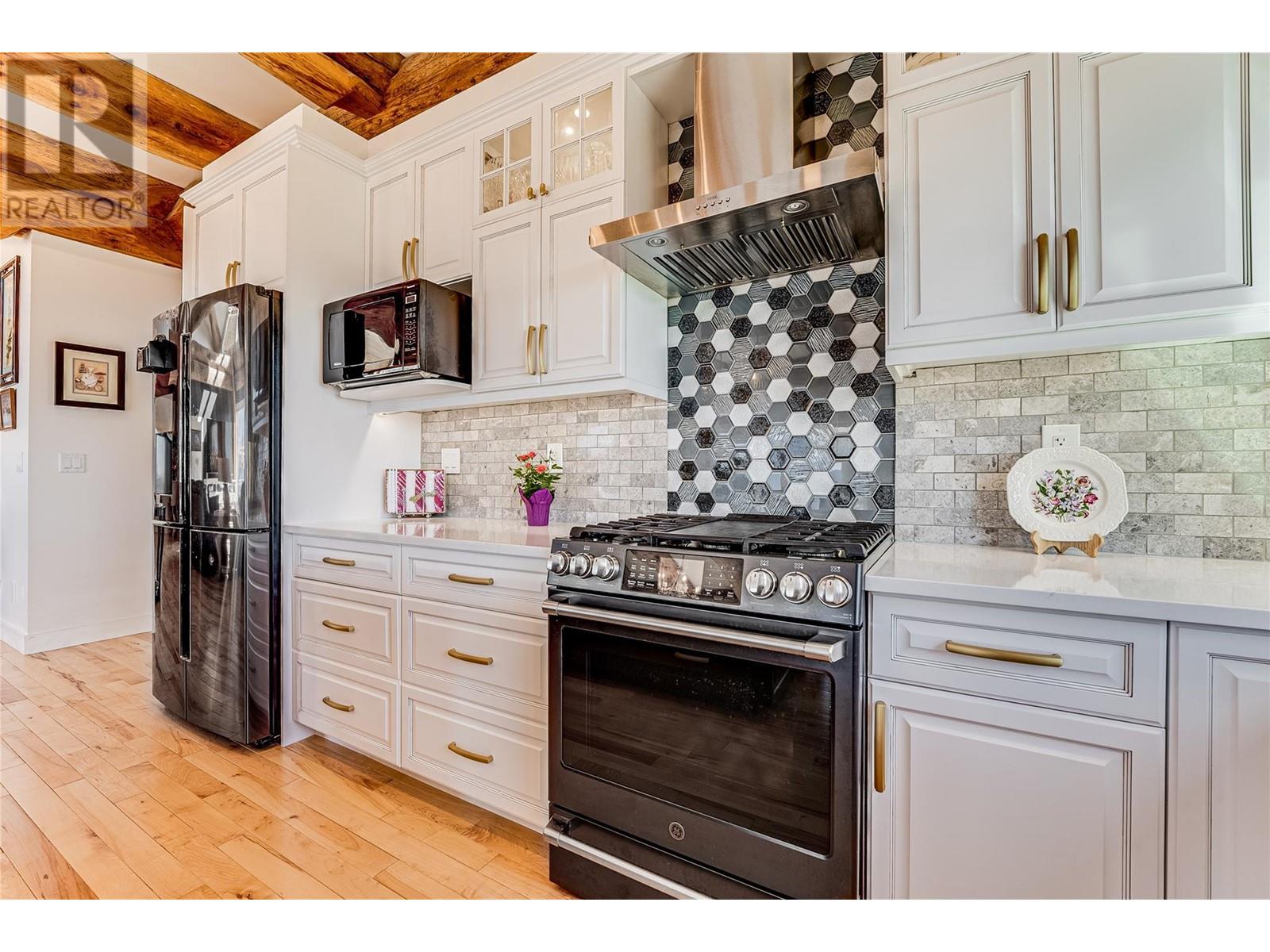 7410 McLennan Road, Vernon