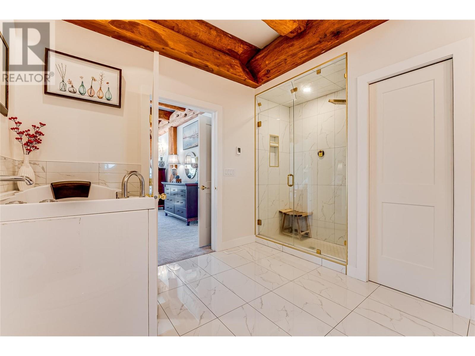 7410 McLennan Road, Vernon