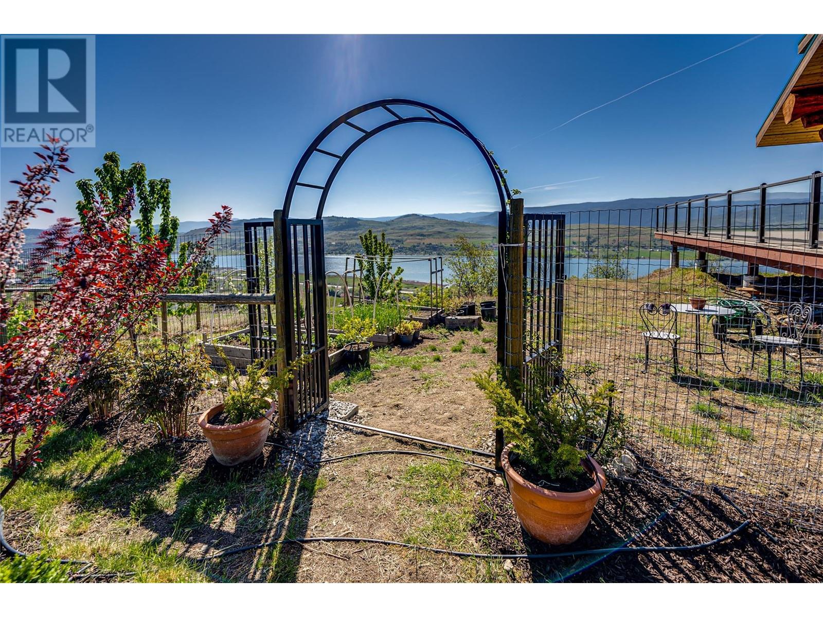 7410 McLennan Road, Vernon