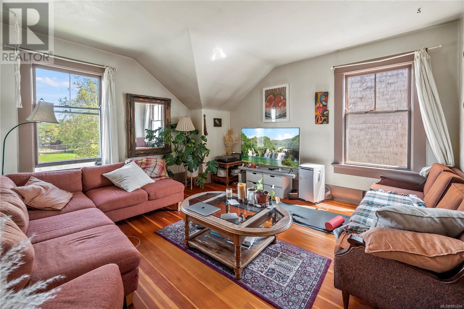 1157 Princess Ave, Victoria