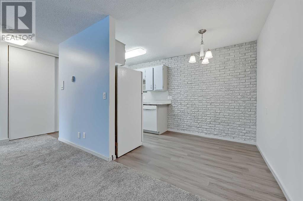 Single Family House Low rise for Sale in  C  Street NW Varsity Calgary 