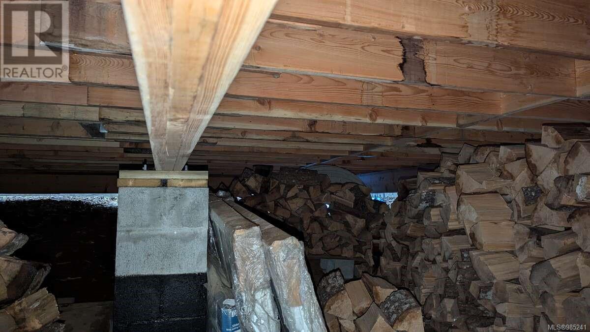 Photo 20 of 542 E Larch St, Alert Bay BC