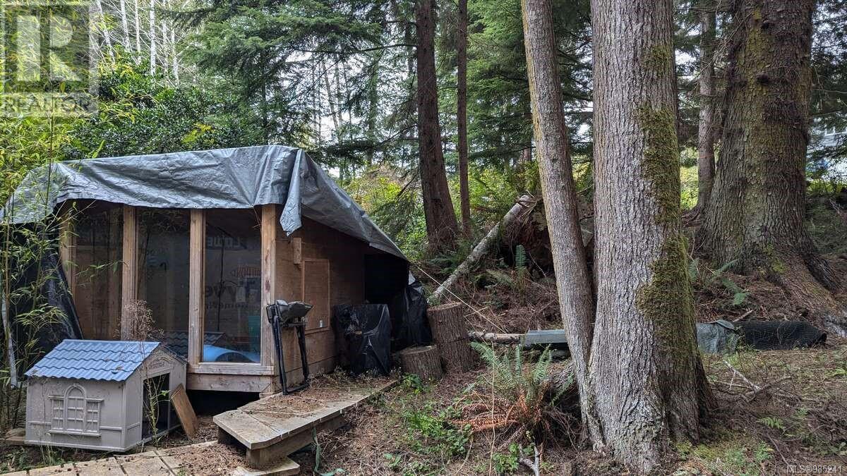 Photo 9 of 542 E Larch St, Alert Bay BC
