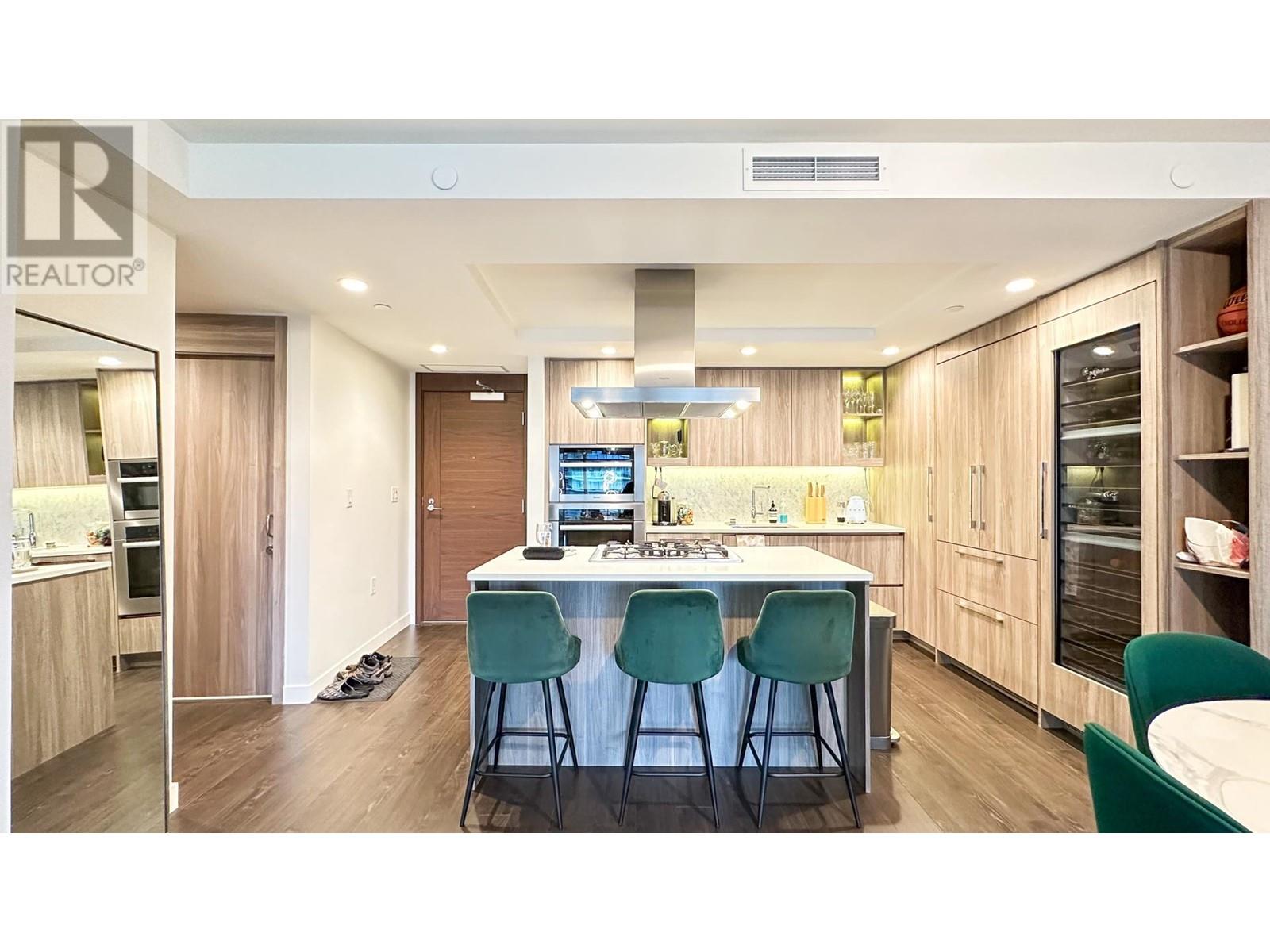 Photo 4 of 407 1768 Cook Street, Vancouver BC