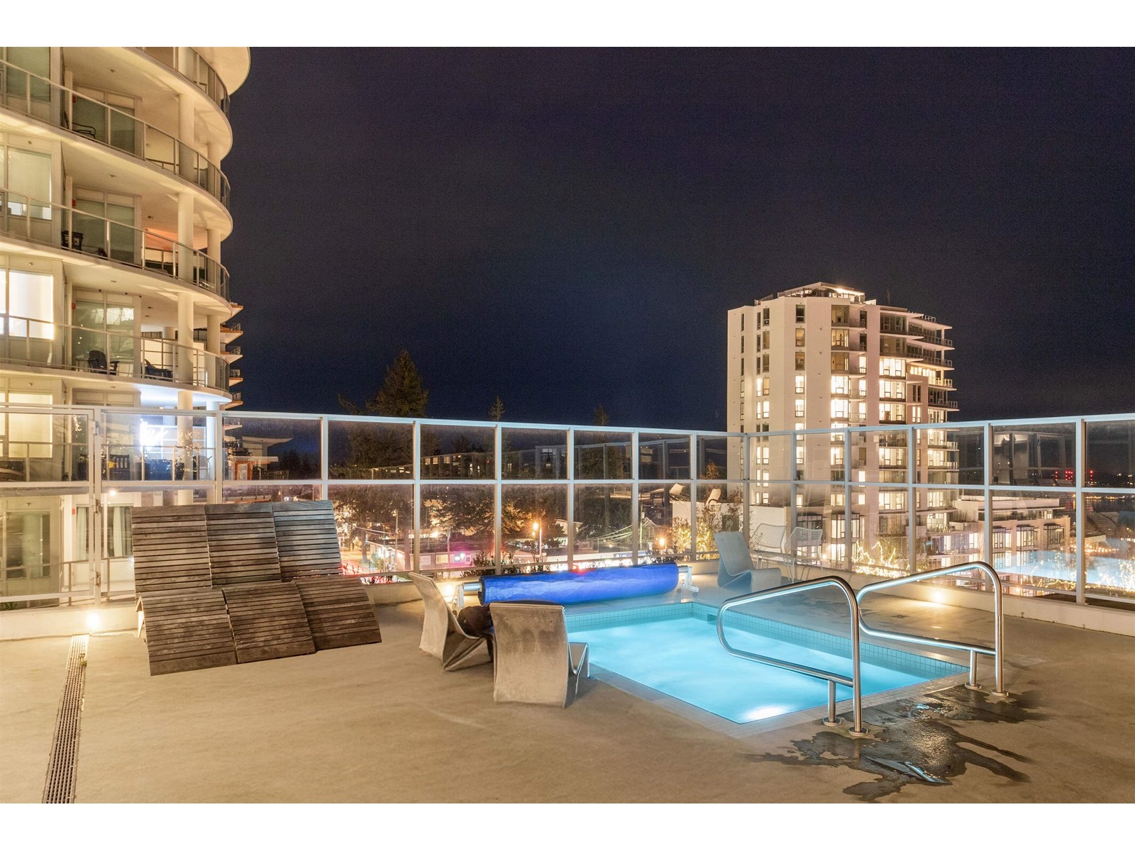 403 15152 RUSSELL AVENUE, White Rock