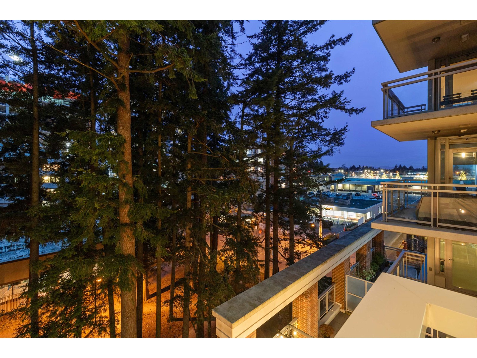 403 15152 RUSSELL AVENUE, White Rock