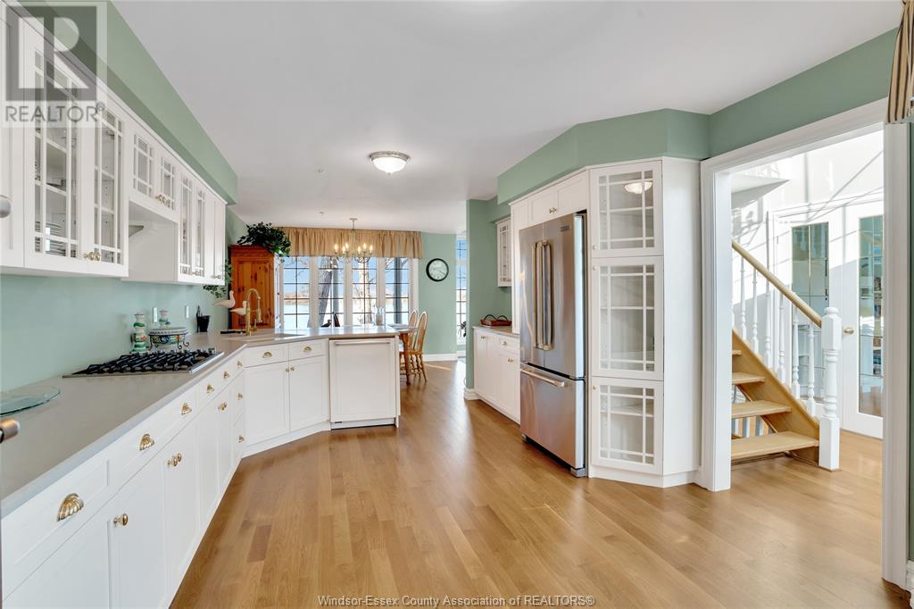 Photo 3 of 206 Crystal Bay Drive, Amherstburg ON