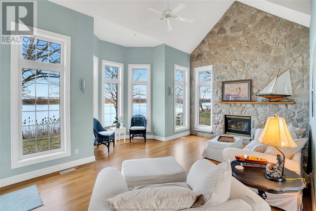 Photo 8 of 206 Crystal Bay Drive, Amherstburg ON