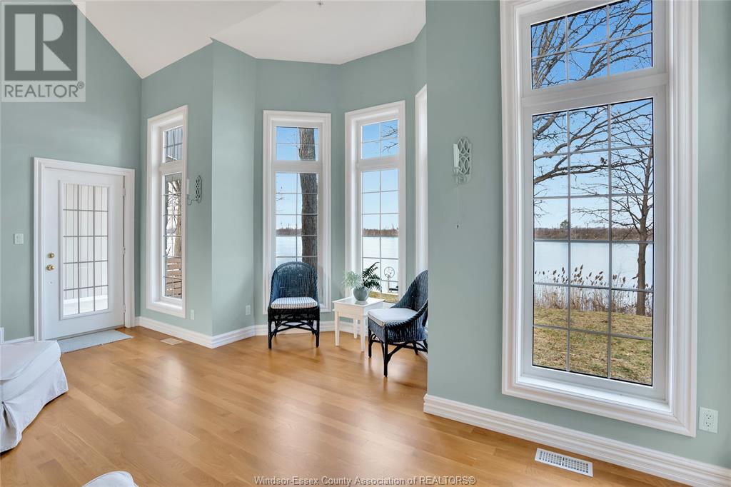 Photo 9 of 206 Crystal Bay Drive, Amherstburg ON