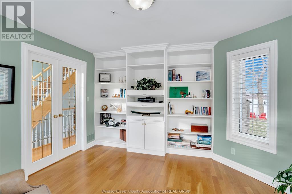 Photo 11 of 206 Crystal Bay Drive, Amherstburg ON