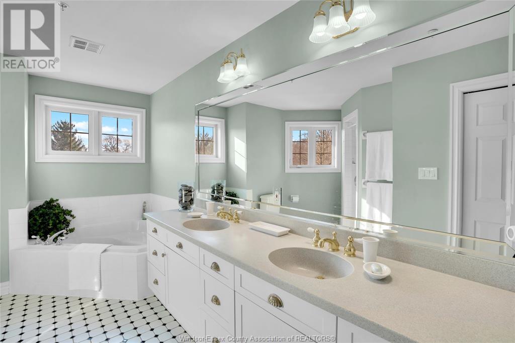 Photo 20 of 206 Crystal Bay Drive, Amherstburg ON