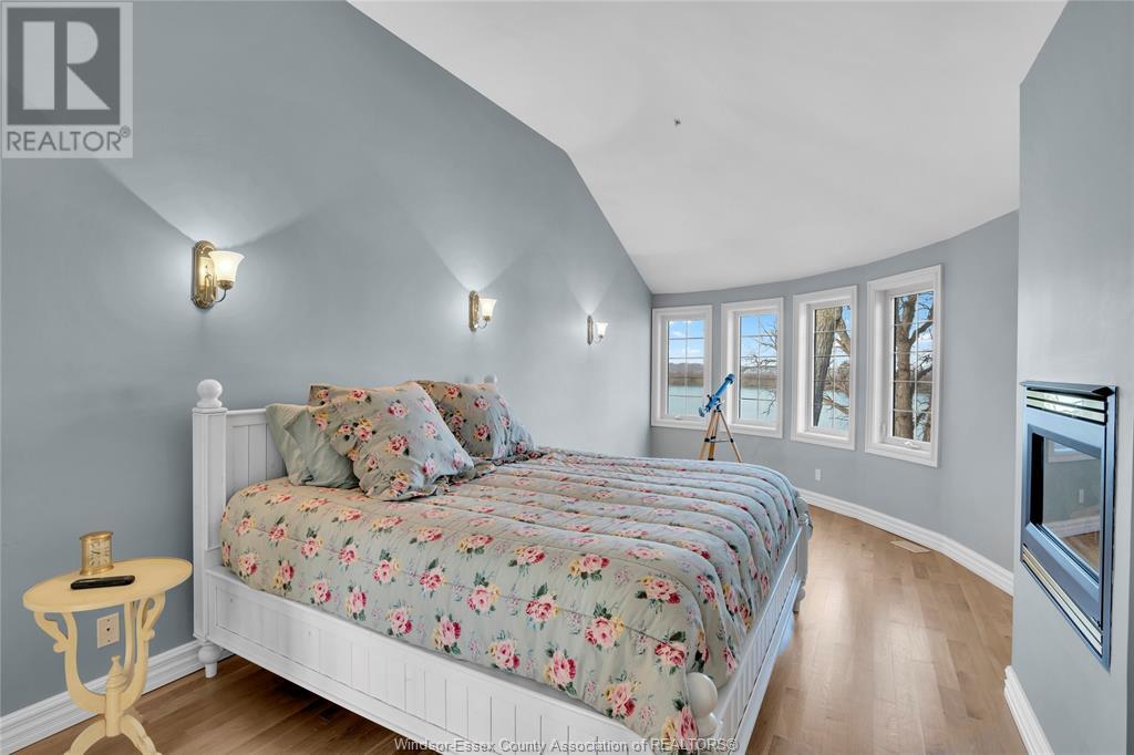 Photo 15 of 206 Crystal Bay Drive, Amherstburg ON