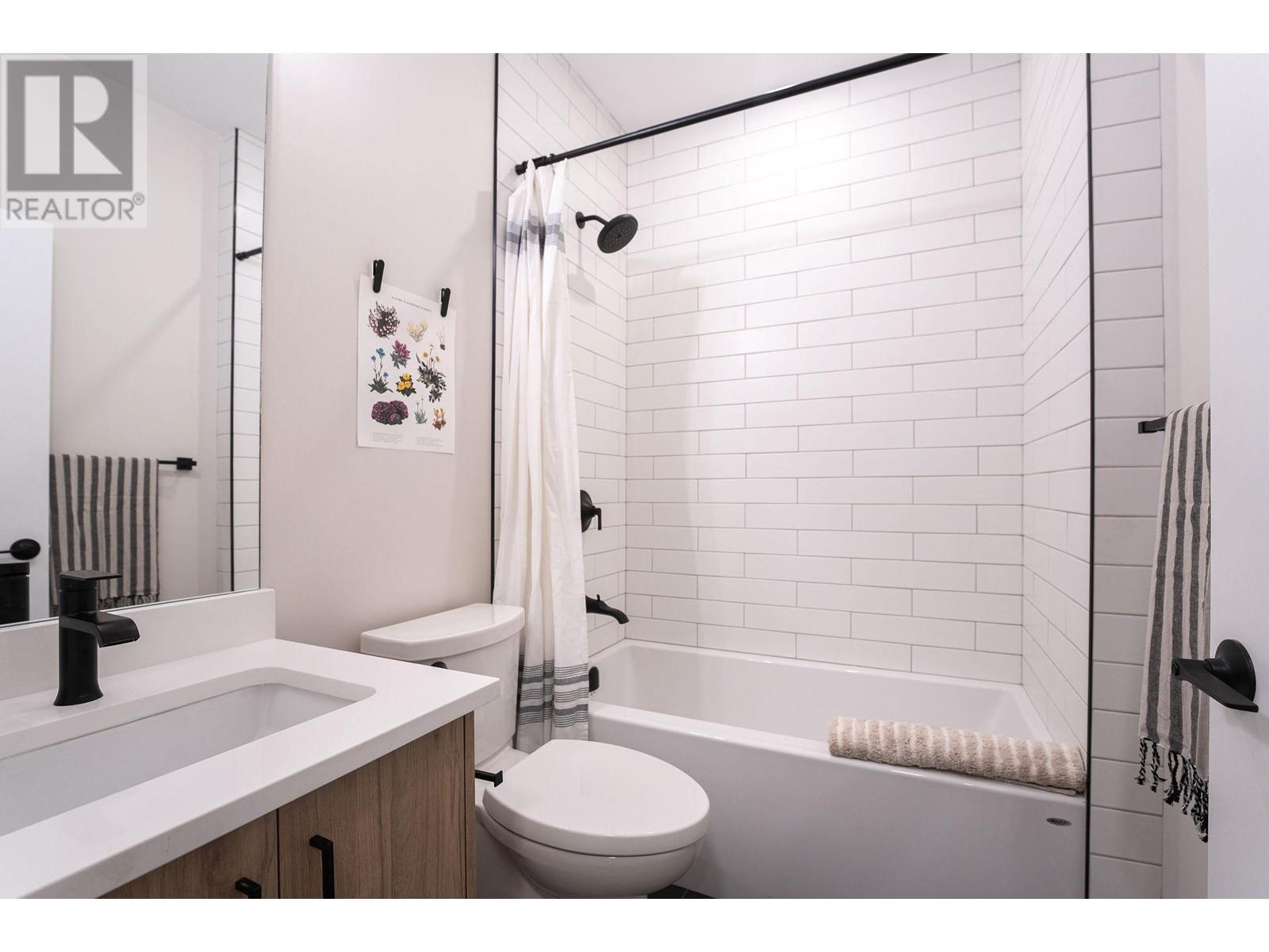 1241 Douglas Street W, Revelstoke