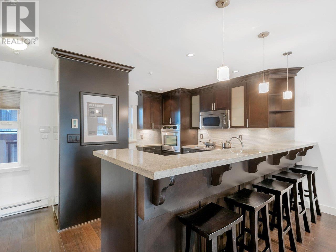 204 3788 W 10TH AVENUE, Vancouver