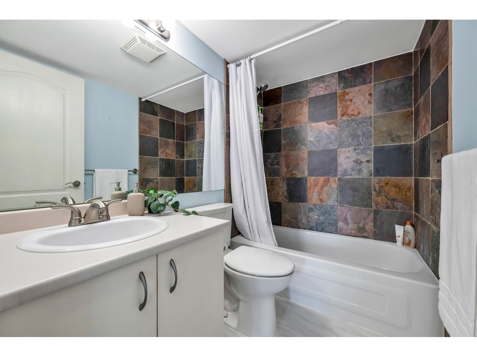 304 15991 THRIFT AVENUE, White Rock
