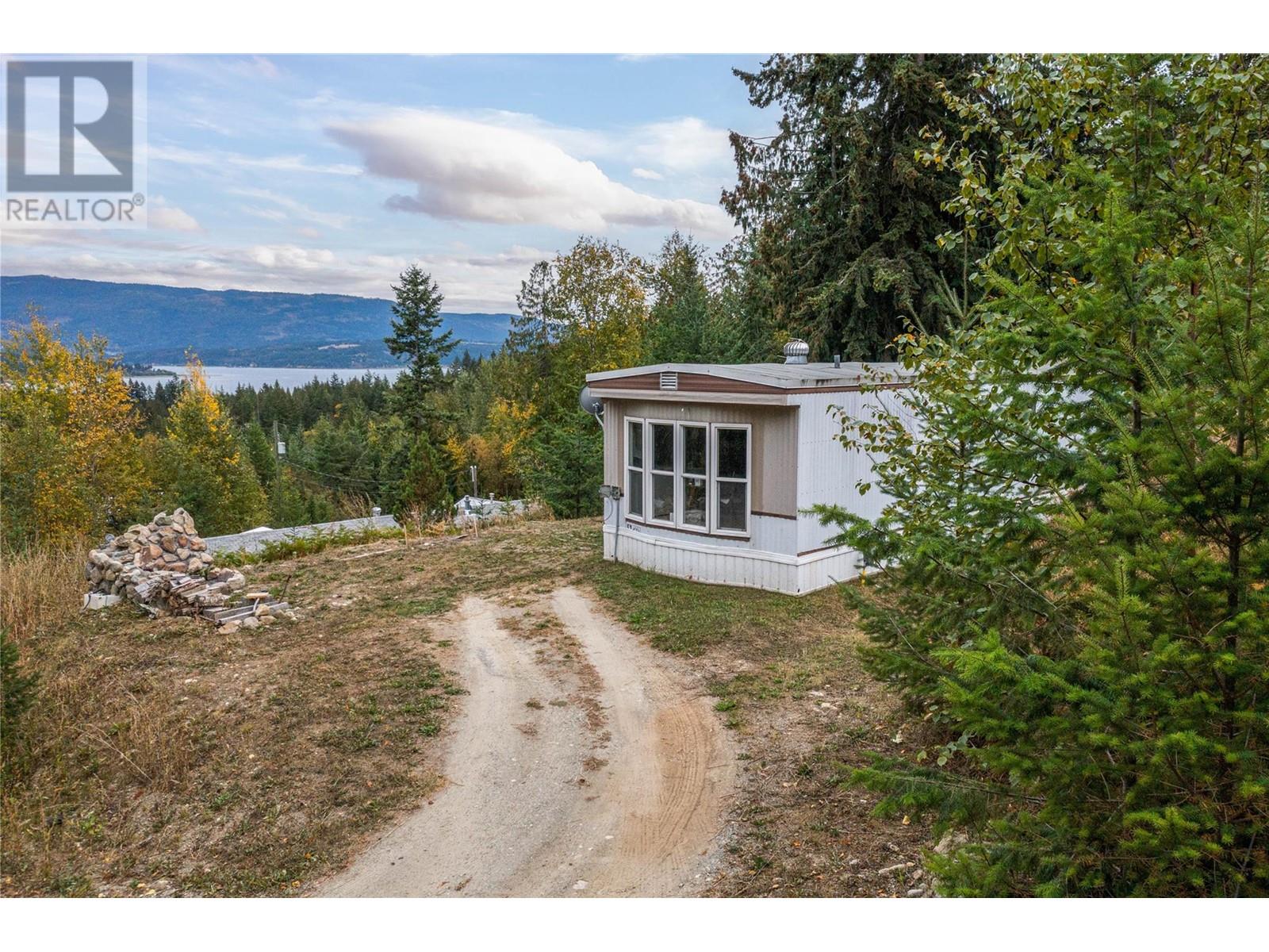 1,2,3 649 Lee Road, Tappen