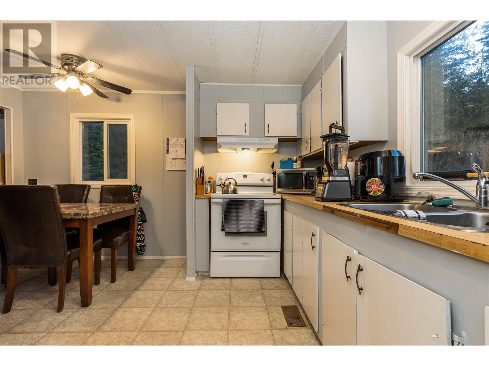 1,2,3 649 Lee Road, Tappen