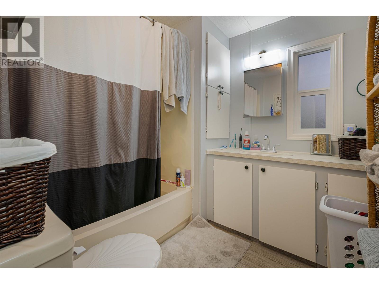 1,2,3 649 Lee Road, Tappen