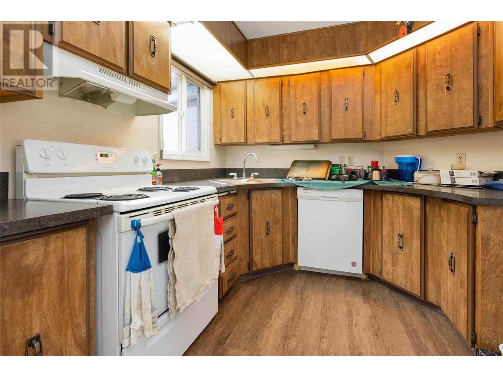 1,2,3 649 Lee Road, Tappen
