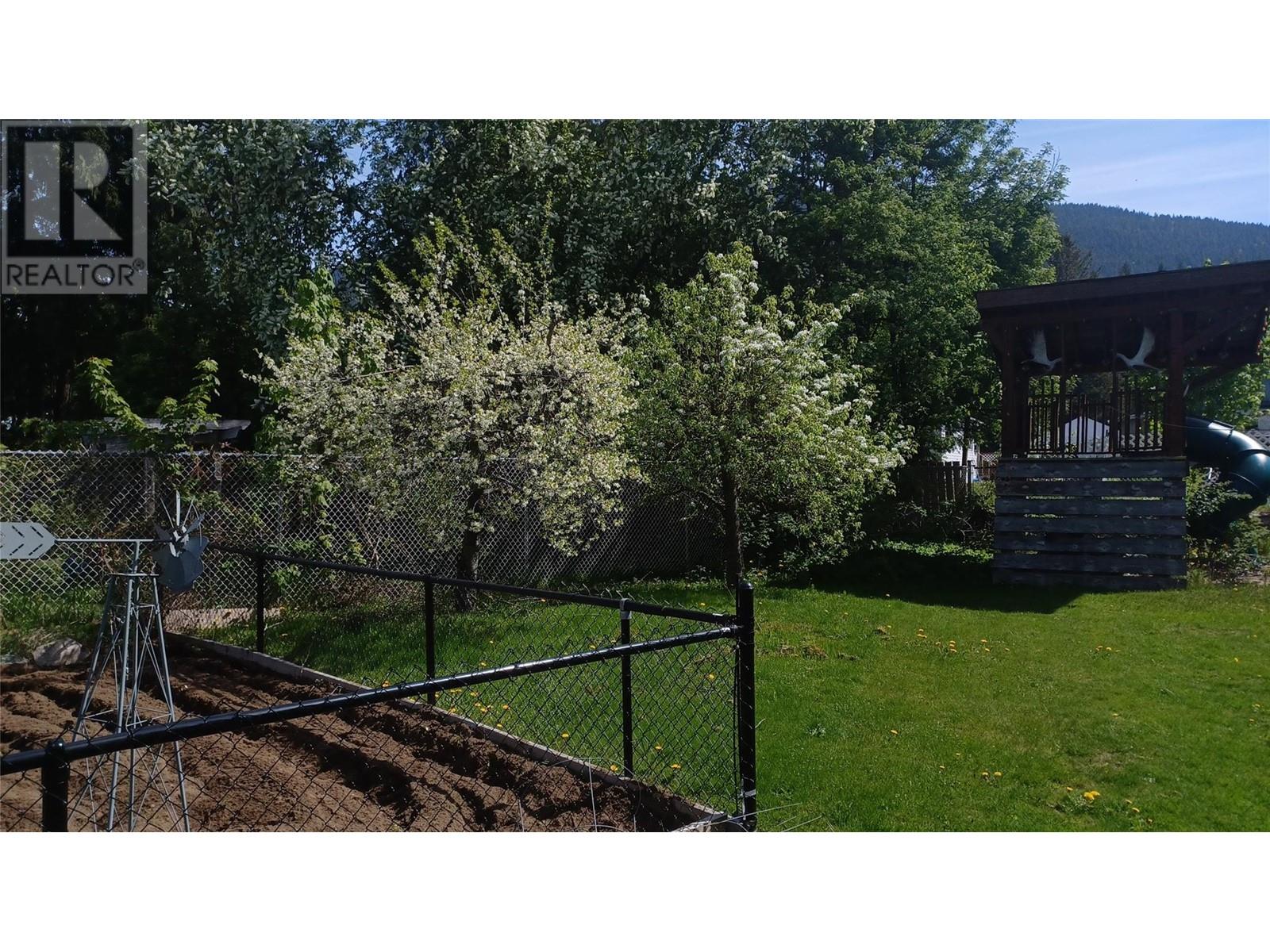 162 Pearkes Drive, Revelstoke