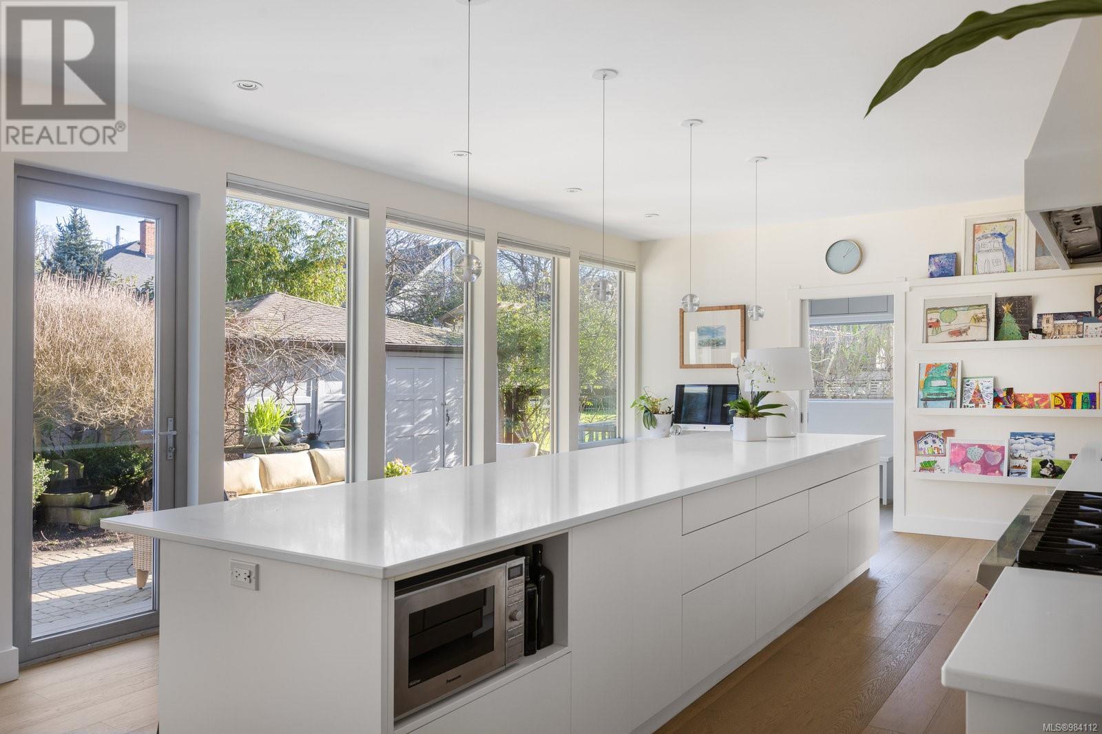  885 Linkleas Avenue, Oak Bay
