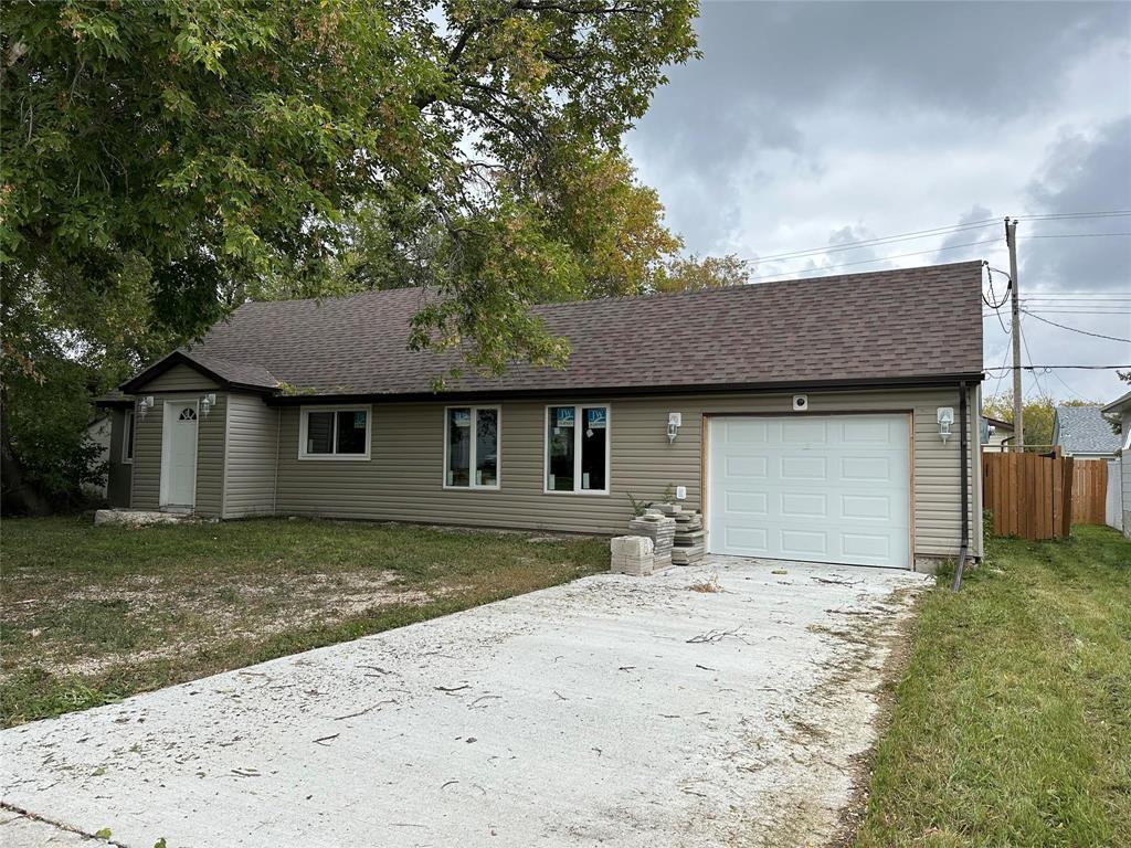 Photo 1 of 423 Pacific Avenue, Selkirk MB